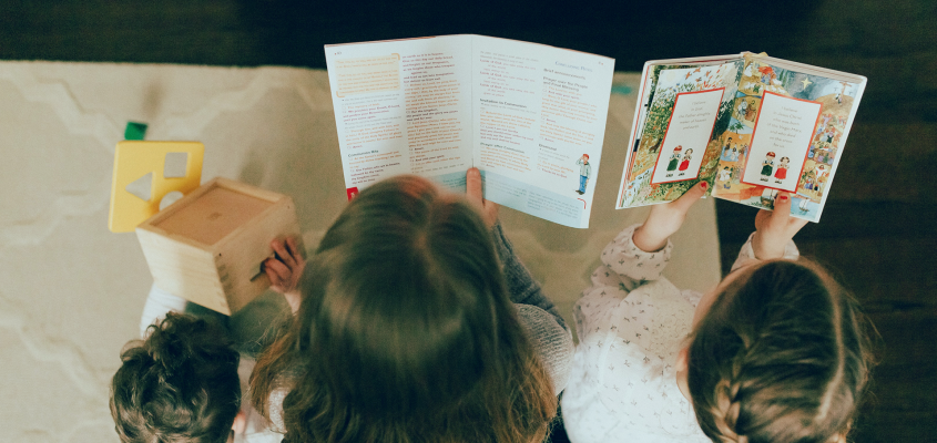 Peer-03 gyerekek olvasnak